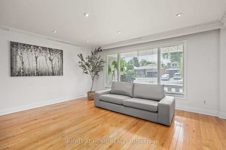 Photo 9 at 30 Hawthorne Road, The Westway, Toronto