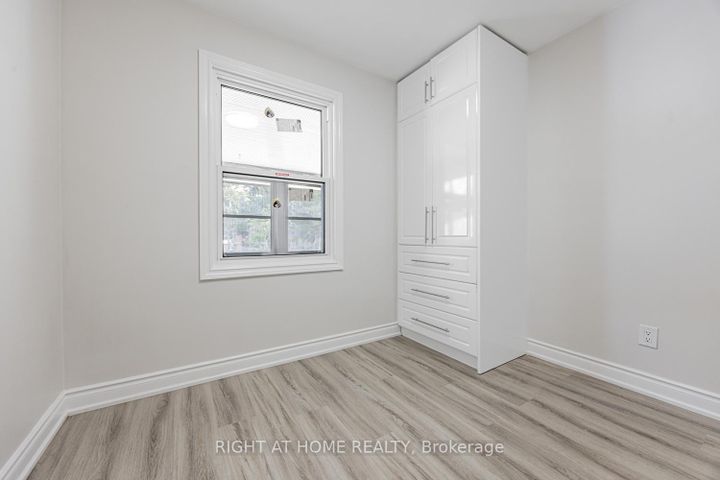 Photo 19 at 225 Essex Avenue E, Harding, Richmond Hill