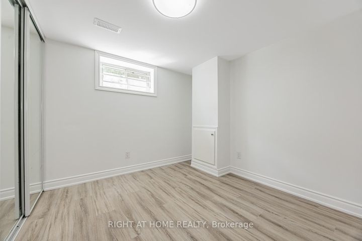 Photo 24 at 225 Essex Avenue E, Harding, Richmond Hill
