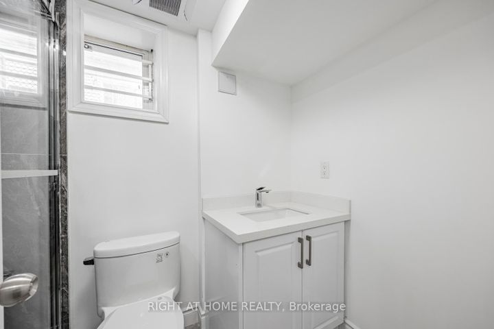 Photo 26 at 225 Essex Avenue E, Harding, Richmond Hill