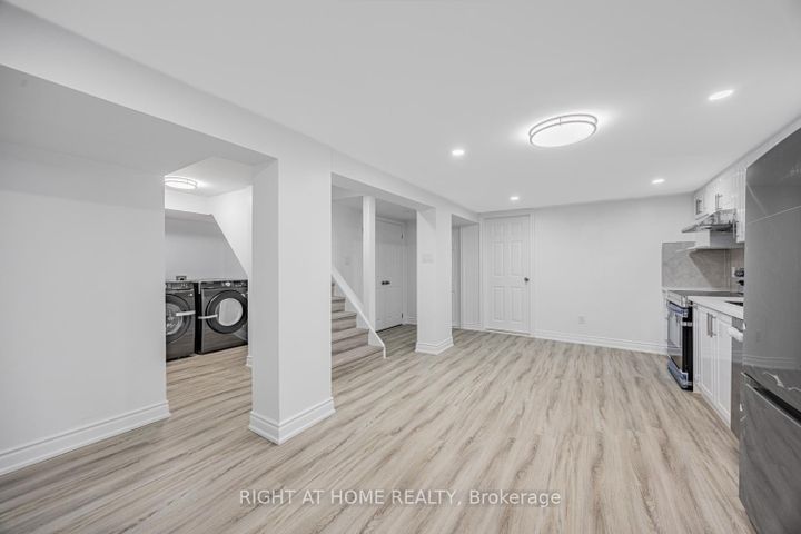 Photo 28 at 225 Essex Avenue E, Harding, Richmond Hill