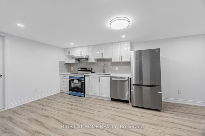 Photo 29 at 225 Essex Avenue E, Harding, Richmond Hill