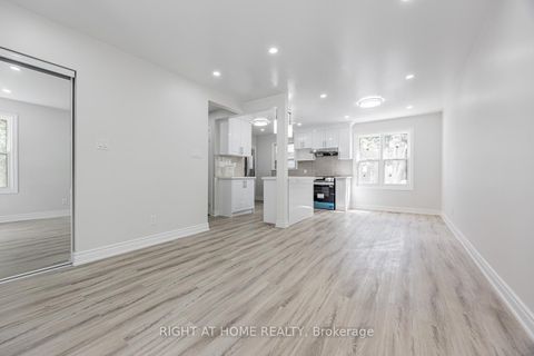 Photo 1 at 225 Essex Avenue E, Harding, Richmond Hill