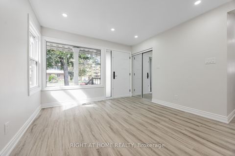 Photo 3 at 225 Essex Avenue E, Harding, Richmond Hill