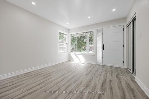 Photo 4 at 225 Essex Avenue E, Harding, Richmond Hill