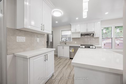 Photo 6 at 225 Essex Avenue E, Harding, Richmond Hill