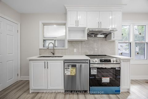 Photo 7 at 225 Essex Avenue E, Harding, Richmond Hill