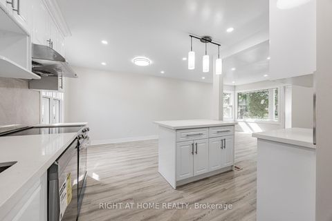 Photo 8 at 225 Essex Avenue E, Harding, Richmond Hill