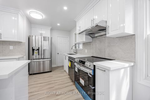 Photo 9 at 225 Essex Avenue E, Harding, Richmond Hill