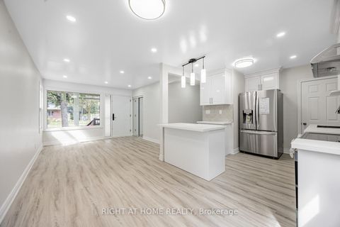 Photo 11 at 225 Essex Avenue E, Harding, Richmond Hill