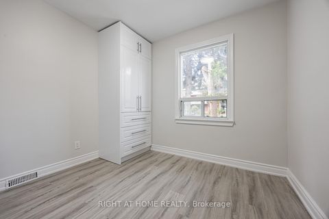 Photo 17 at 225 Essex Avenue E, Harding, Richmond Hill
