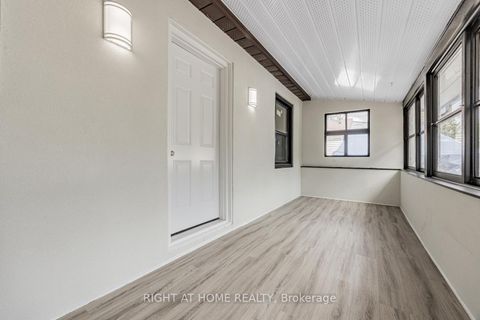 Photo 22 at 225 Essex Avenue E, Harding, Richmond Hill