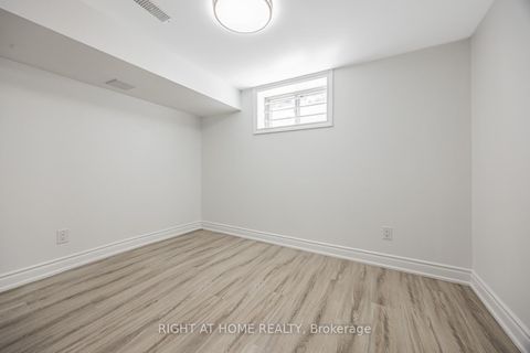 Photo 23 at 225 Essex Avenue E, Harding, Richmond Hill