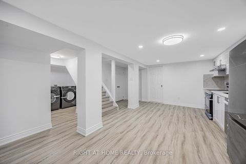 Photo 28 at 225 Essex Avenue E, Harding, Richmond Hill