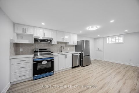 Photo 30 at 225 Essex Avenue E, Harding, Richmond Hill