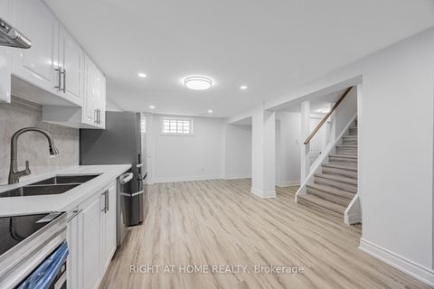 Photo 31 at 225 Essex Avenue E, Harding, Richmond Hill