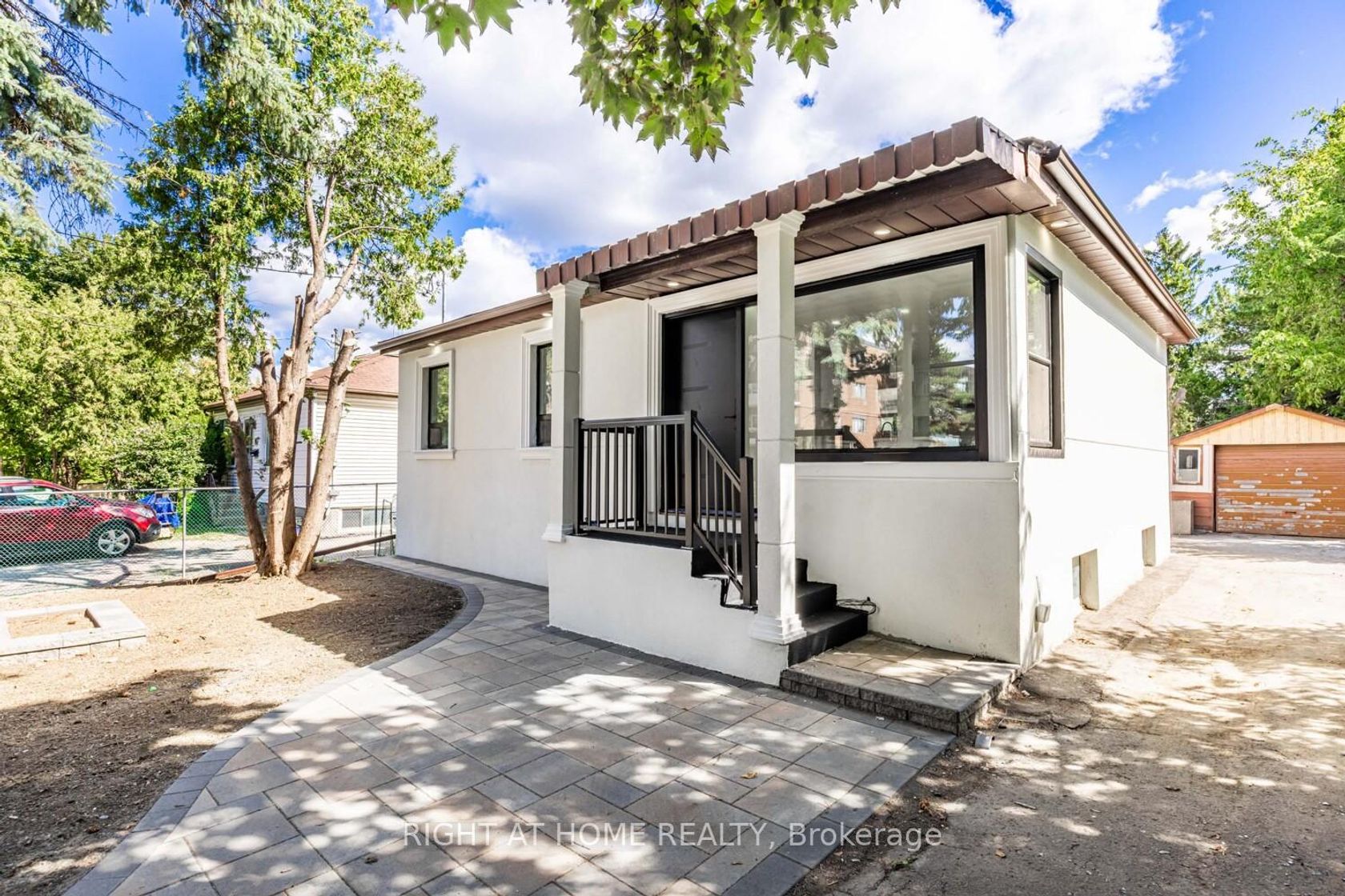 225 Essex Avenue E, Harding, Richmond Hill 