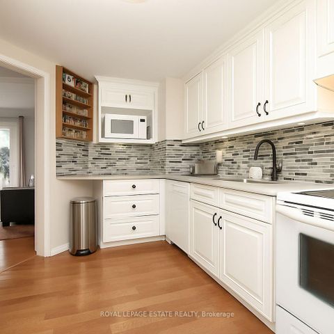 Photo 2 at 34 Rodeo Pathway, Cliffside, Toronto