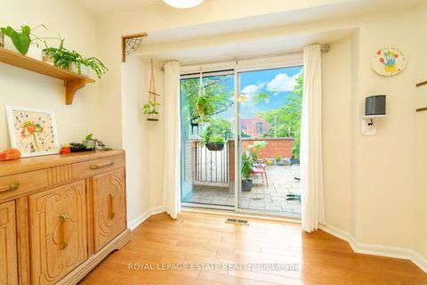 Photo 3 at 34 Rodeo Pathway, Cliffside, Toronto