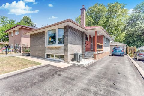 Photo 1 at 837 Scarborough Golf Club Road, Woburn, Toronto