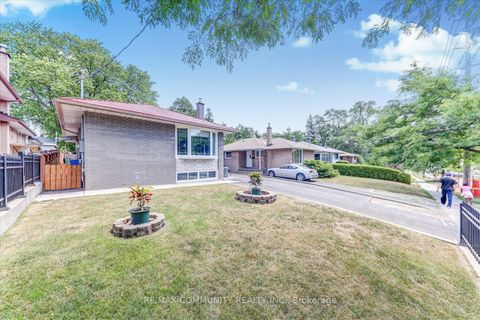 Photo 4 at 837 Scarborough Golf Club Road, Woburn, Toronto