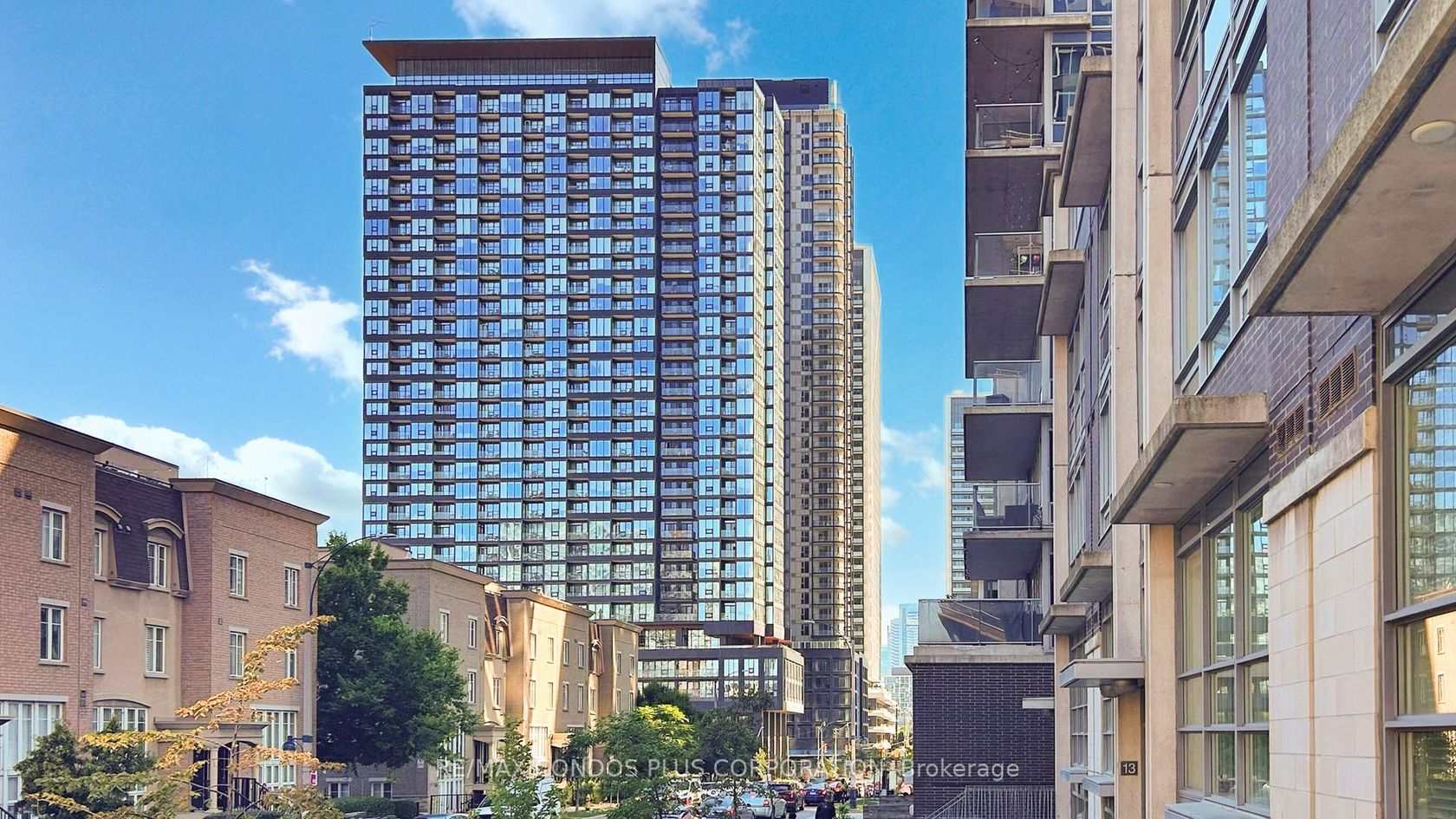 909 - 19 Western Battery Road, Niagara, Toronto 