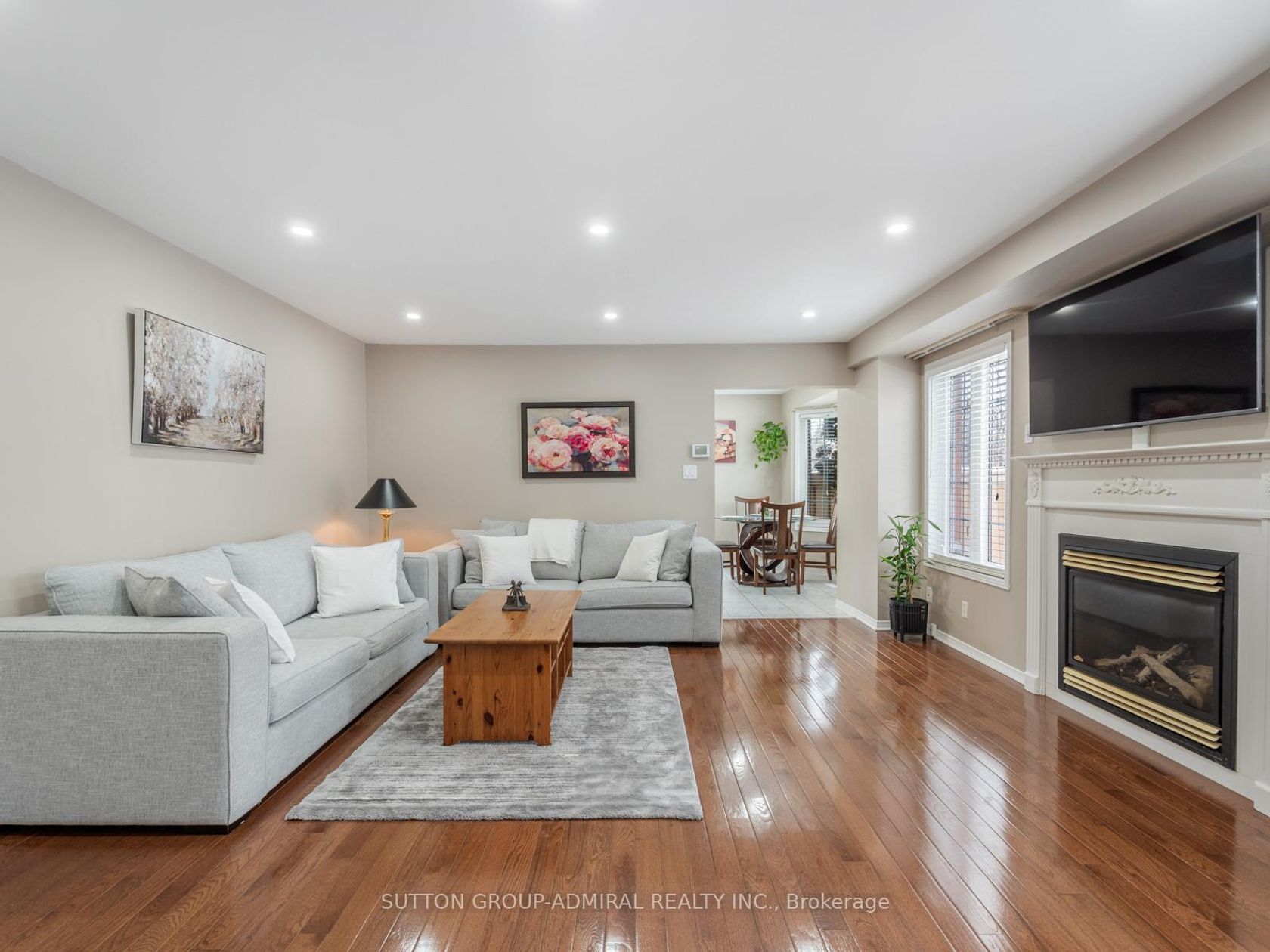 2 Marathon Avenue, Patterson, Vaughan by Loree Meneguzzi Real Estate 2 Marathon Avenue, Patterson, Vaughan