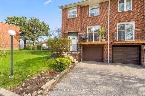 Photo 1 at 37 Black Hawk Way, Branson, Toronto