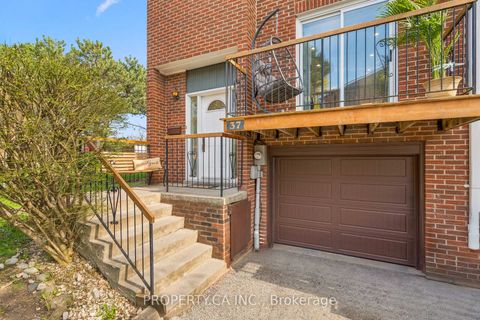 Photo 2 at 37 Black Hawk Way, Branson, Toronto
