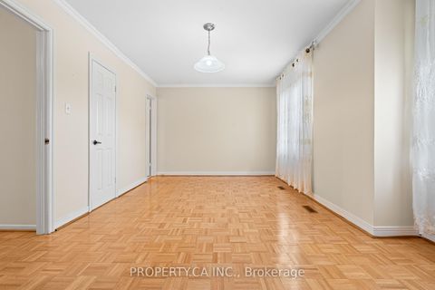 Photo 11 at 37 Black Hawk Way, Branson, Toronto
