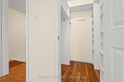 Photo 12 at 37 Black Hawk Way, Branson, Toronto