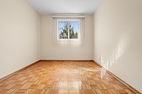 Photo 15 at 37 Black Hawk Way, Branson, Toronto
