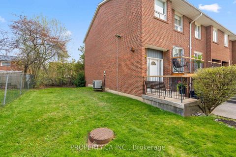 Photo 22 at 37 Black Hawk Way, Branson, Toronto