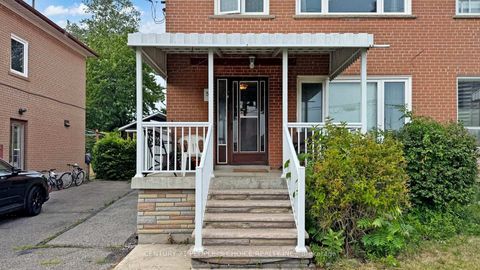 Photo 3 at 37 Foxrun Avenue, CFB, Toronto