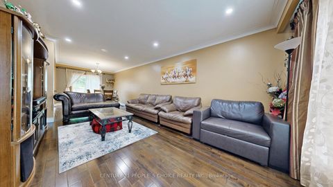 Photo 5 at 37 Foxrun Avenue, CFB, Toronto