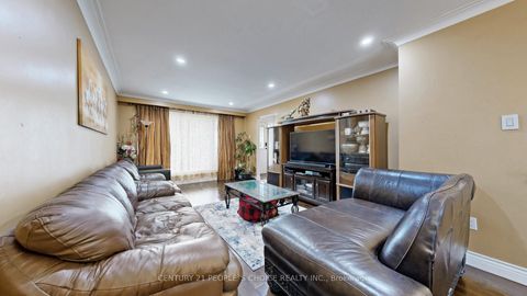 Photo 6 at 37 Foxrun Avenue, CFB, Toronto
