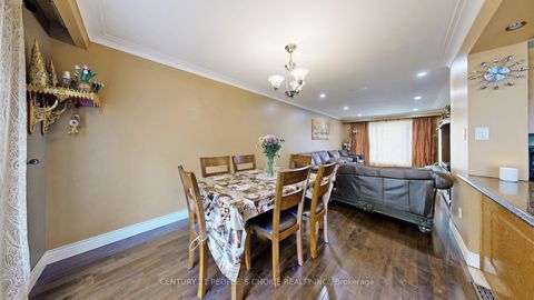 Photo 10 at 37 Foxrun Avenue, CFB, Toronto