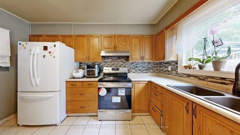 Photo 16 at 37 Foxrun Avenue, CFB, Toronto