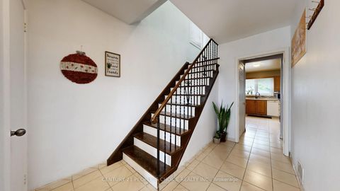 Photo 18 at 37 Foxrun Avenue, CFB, Toronto