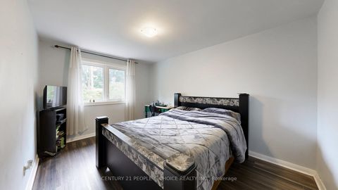 Photo 25 at 37 Foxrun Avenue, CFB, Toronto