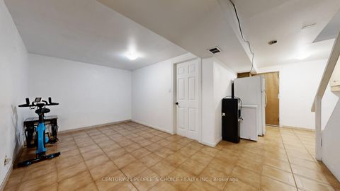 Photo 31 at 37 Foxrun Avenue, CFB, Toronto