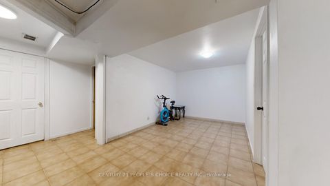 Photo 33 at 37 Foxrun Avenue, CFB, Toronto