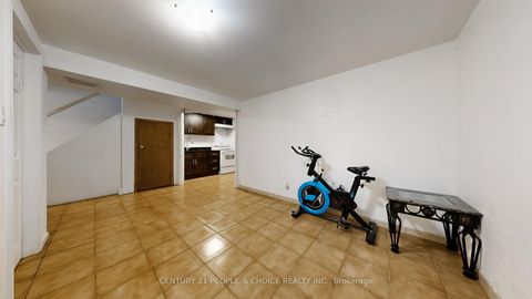 Photo 34 at 37 Foxrun Avenue, CFB, Toronto