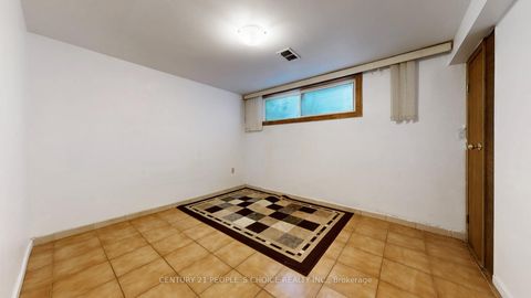 Photo 37 at 37 Foxrun Avenue, CFB, Toronto
