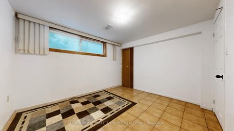 Photo 38 at 37 Foxrun Avenue, CFB, Toronto