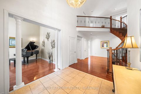 Photo 2 at 21 Lupine Crescent, Oak Ridges, Richmond Hill