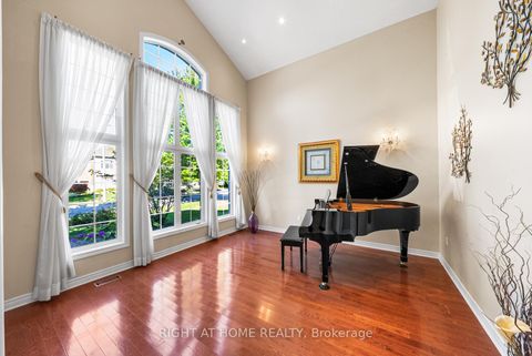 Photo 4 at 21 Lupine Crescent, Oak Ridges, Richmond Hill
