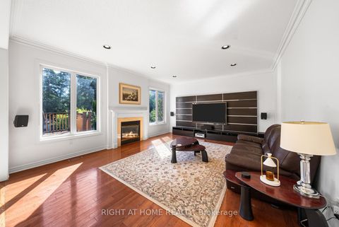 Photo 5 at 21 Lupine Crescent, Oak Ridges, Richmond Hill