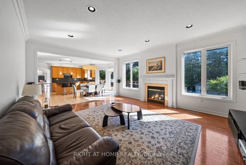Photo 6 at 21 Lupine Crescent, Oak Ridges, Richmond Hill