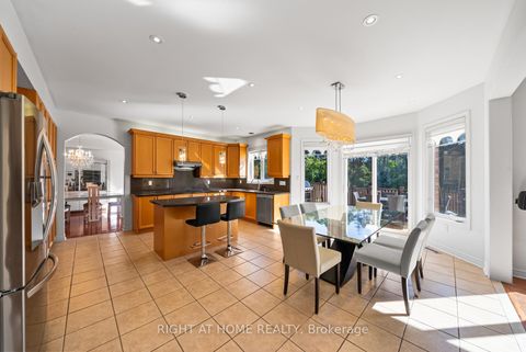 Photo 8 at 21 Lupine Crescent, Oak Ridges, Richmond Hill